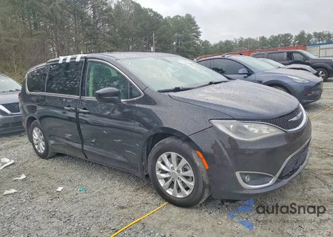 2018 Chrysler Pacifica Touring Plus z USA, uszkodzony, nr VIN 2C4RC1FG0JR102267